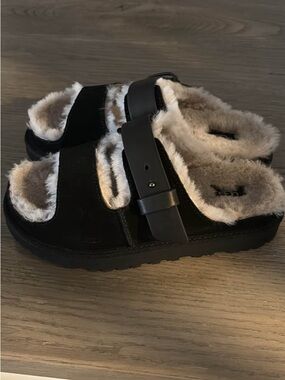 Bn UGG slippers